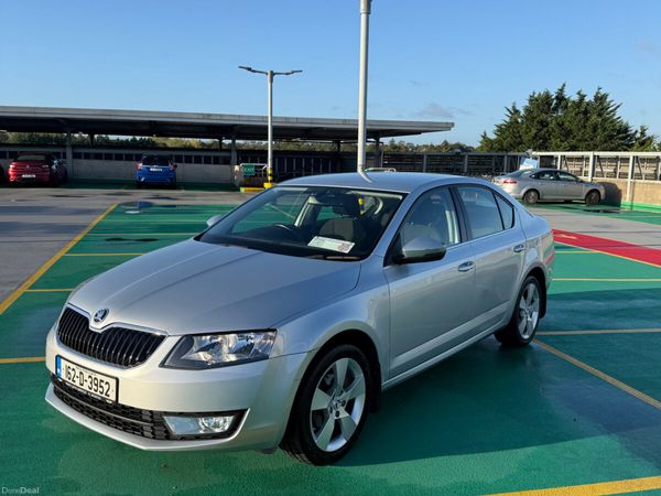 Skoda Octavia Saloon, Petrol, 2016, Silver