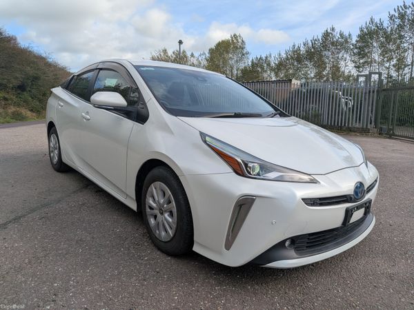 Toyota Prius Hatchback, Petrol Hybrid, 2021, White