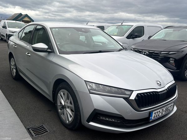 Skoda Octavia Hatchback, Diesel, 2022, Grey
