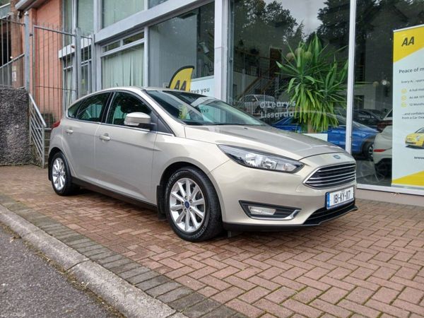 Ford Focus Hatchback, Diesel, 2018, Gold