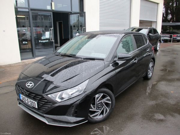 Hyundai i20 Hatchback, Petrol, 2024, Black