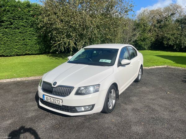 Skoda Octavia Saloon, Diesel, 2016, White