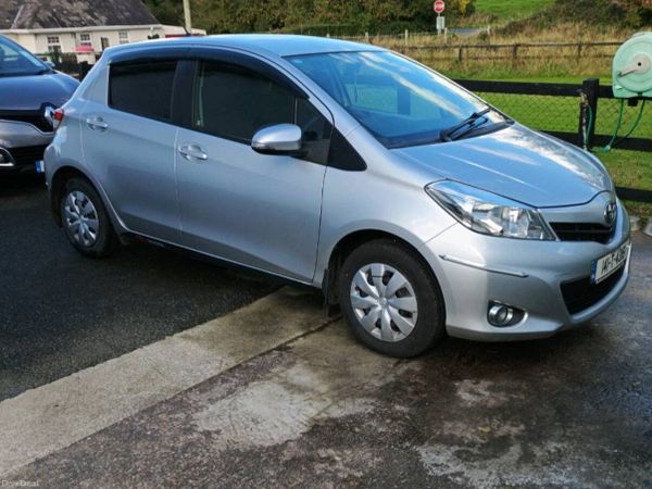 Toyota Vitz Hatchback, Petrol, 2014, Silver