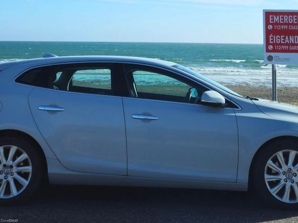 Volvo V40 Hatchback, Petrol, 2013, Blue