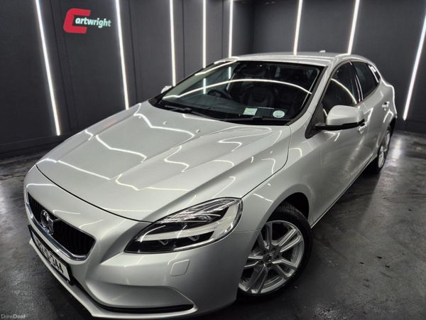 Volvo V40 Hatchback, Diesel, 2018, Grey