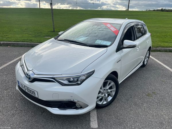 Toyota Auris Hatchback, Petrol Hybrid, 2017, White