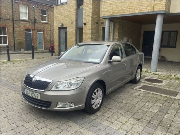 Skoda Octavia Hatchback, Diesel, 2010, Beige