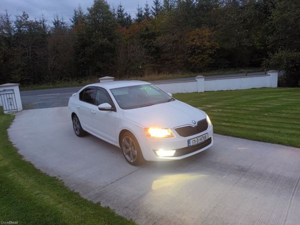 Skoda Octavia Saloon, Diesel, 2017, White