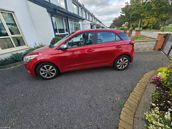 Hyundai i20 Hatchback, Petrol, 2017, Red