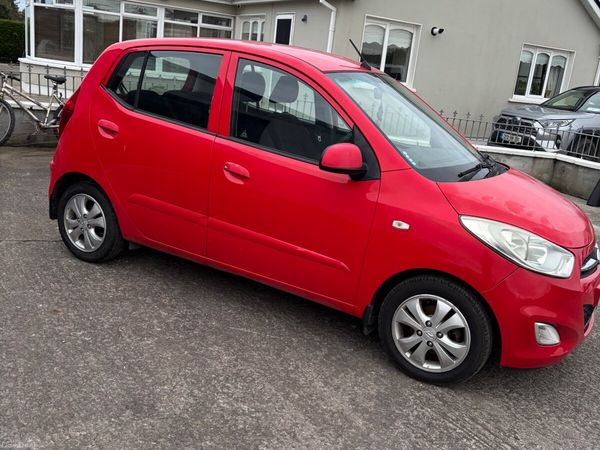 Hyundai i10 Hatchback, Petrol, 2012, Red