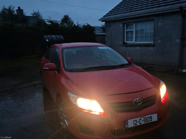 Toyota Corolla Saloon, Diesel, 2012, Red