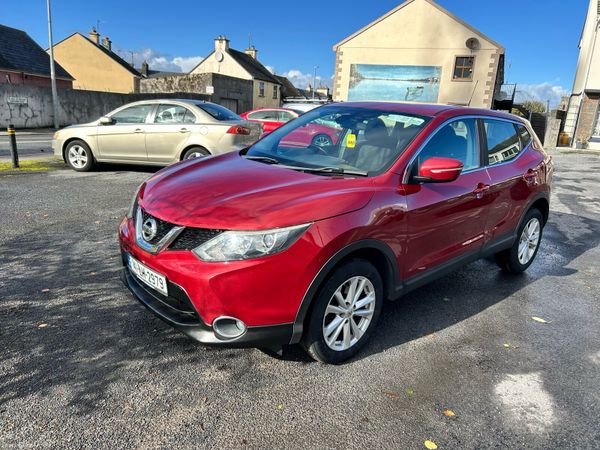 Nissan Qashqai Hatchback, Petrol, 2014, Red