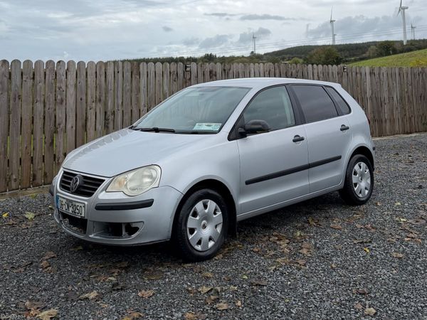 Volkswagen Polo Hatchback, Petrol, 2006, Silver