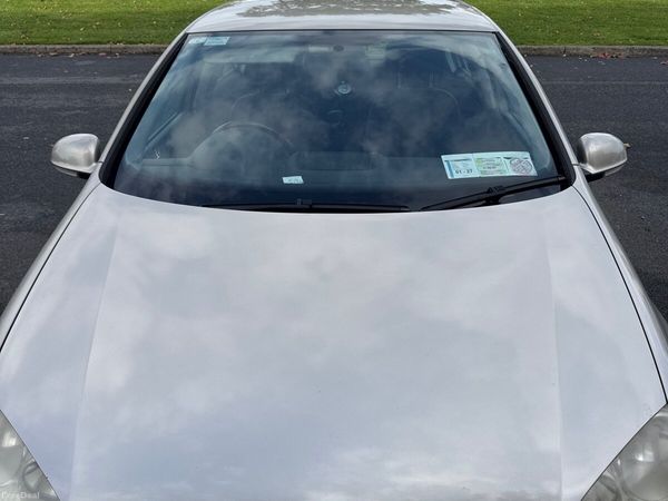 Volkswagen Golf Hatchback, Petrol, 2005, Beige
