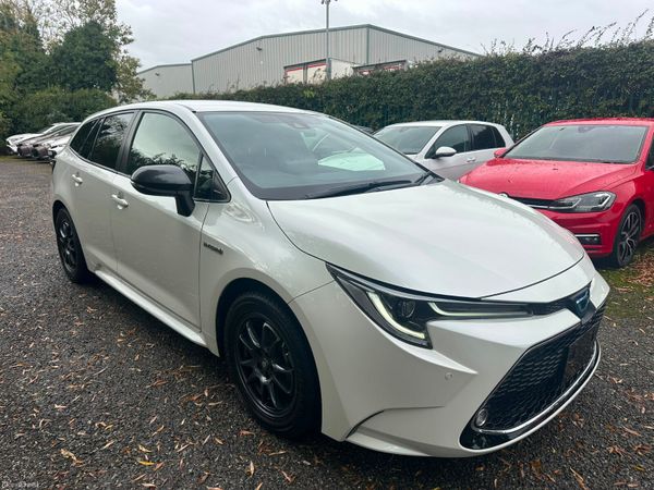 Toyota Corolla Saloon, Petrol Hybrid, 2020, White