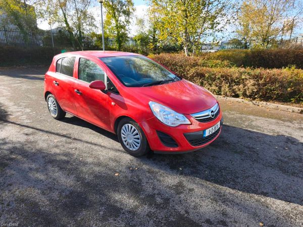 Opel Corsa Hatchback, Petrol, 2011, Red
