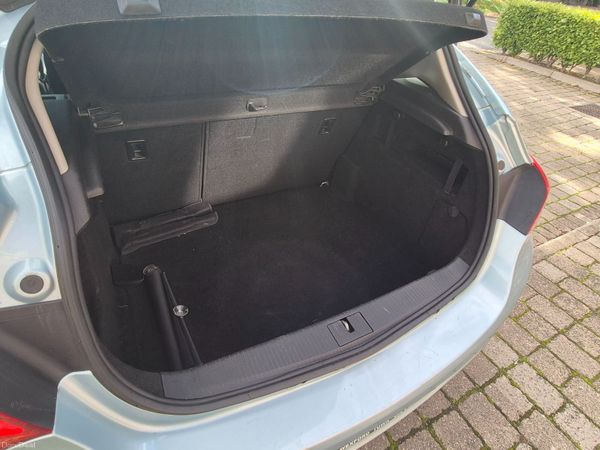 Opel Astra Hatchback, Diesel, 2010, White