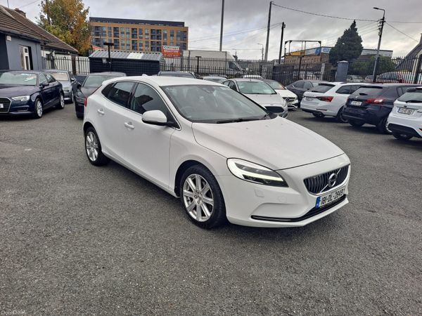 Volvo V40 Hatchback, Petrol, 2018, White