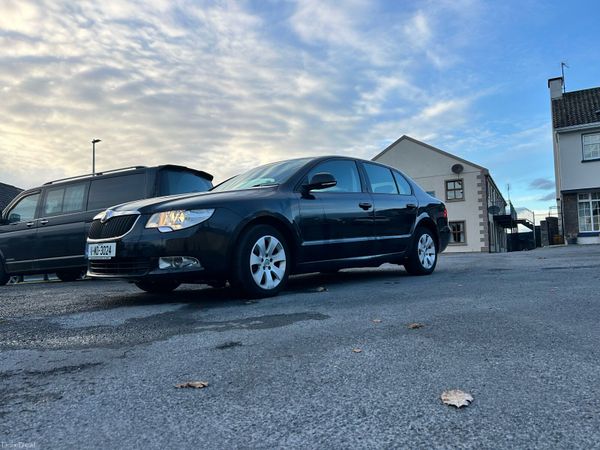 Skoda Superb Hatchback, Diesel, 2011, Black