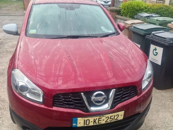 Nissan Qashqai Hatchback, Diesel, 2010, Red
