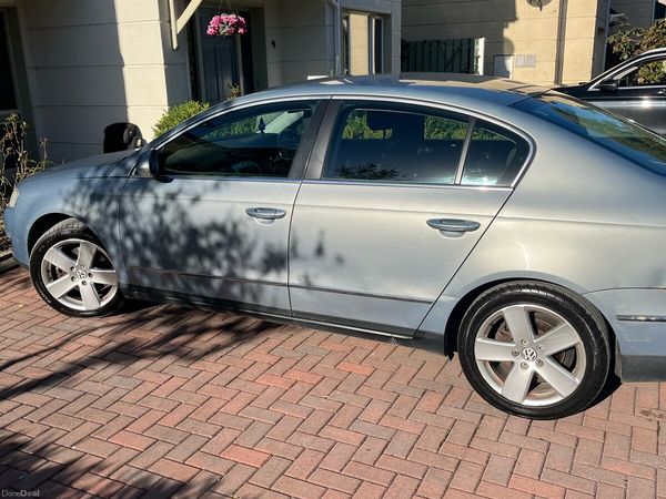 Volkswagen Passat Saloon, Diesel, 2010, Grey