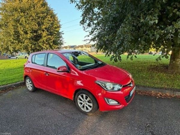 Hyundai i20 Hatchback, Petrol, 2012, Red