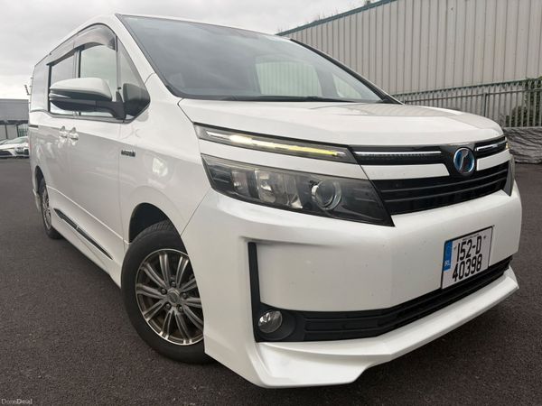 Toyota Voxy MPV, Petrol Hybrid, 2015, White