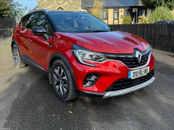 Renault Captur Hatchback, Petrol Plug-in Hybrid, 2021, Red