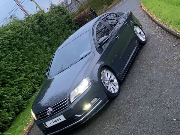 Volkswagen Passat Saloon, Diesel, 2011, Grey