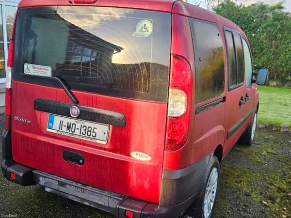 Fiat Doblo MPV, Petrol, 2011, Red