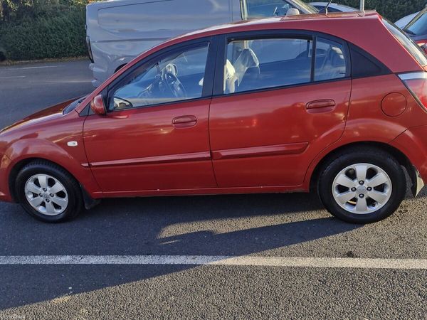 Kia Rio Hatchback, Diesel, 2011, Red