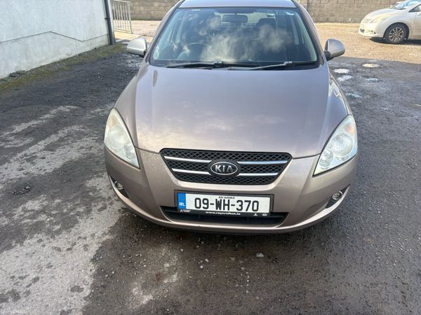Kia Ceed Hatchback, Diesel, 2009, Beige
