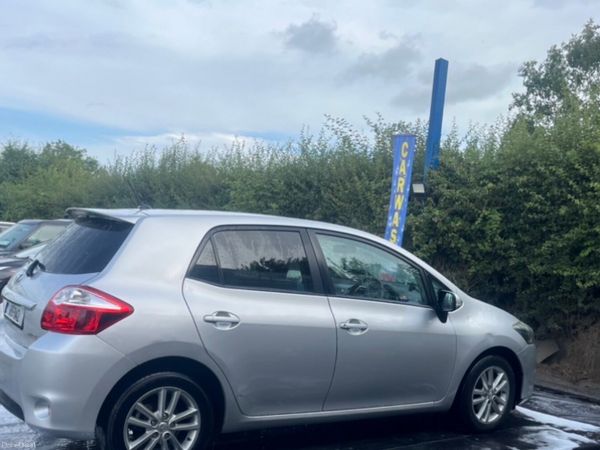 Toyota Auris Hatchback, Petrol, 2011, Silver