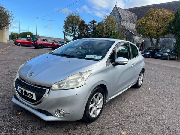 Peugeot 208 Hatchback, Petrol, 2013, Silver