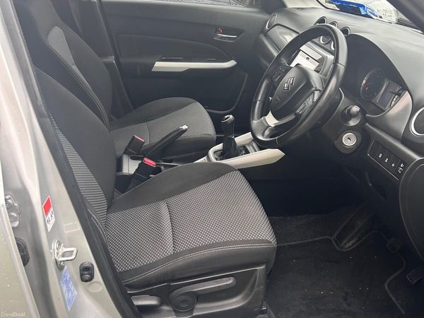 Suzuki Vitara SUV, Petrol, 2015, Silver