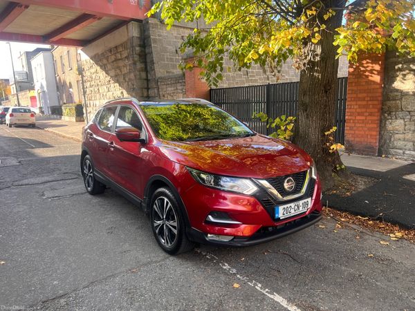 Nissan Qashqai MPV, Diesel, 2020, Red