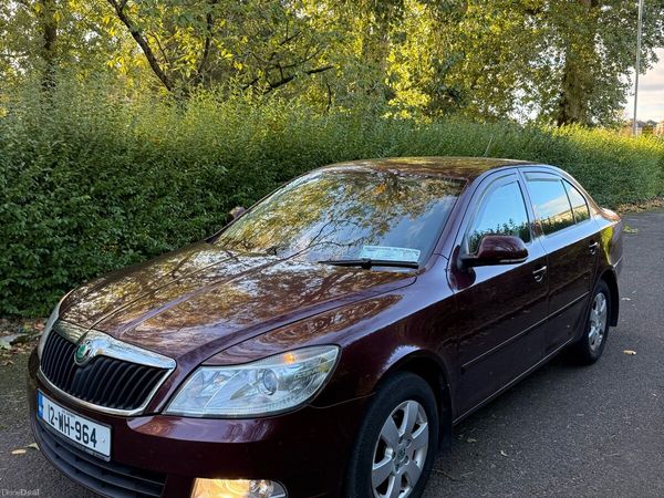 Skoda Octavia Saloon, Diesel, 2012, Red