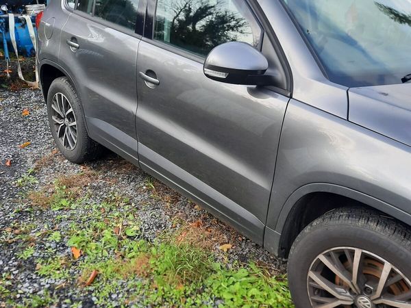 Volkswagen Tiguan SUV, Diesel, 2011, Grey