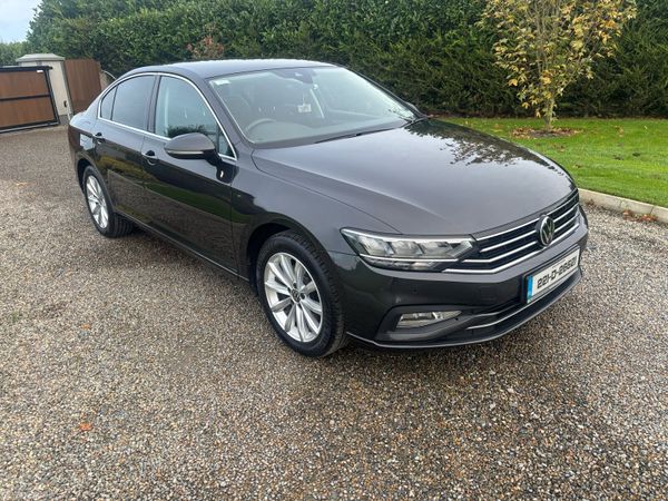 Volkswagen Passat Saloon, Diesel, 2022, Grey