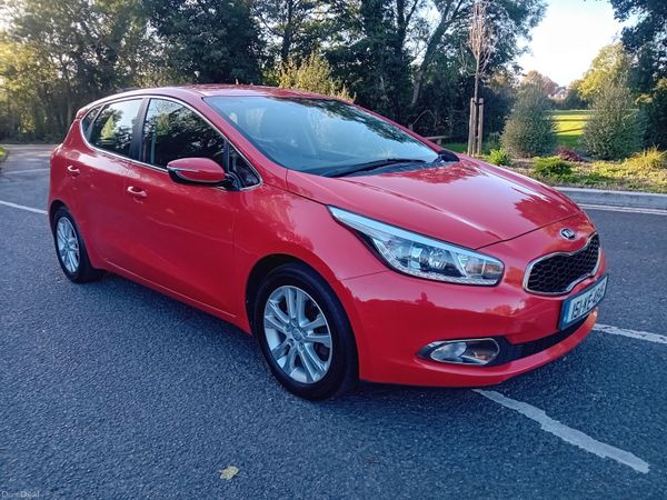 Kia Ceed Hatchback, Petrol, 2015, Red