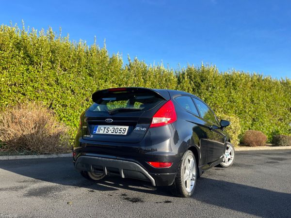 Ford Fiesta Hatchback, Diesel, 2011, Black