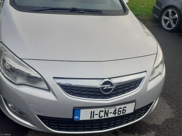 Opel Astra Hatchback, Diesel, 2011, Silver