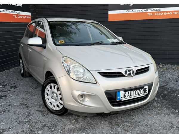 Hyundai i20 Hatchback, Petrol, 2012, Gold
