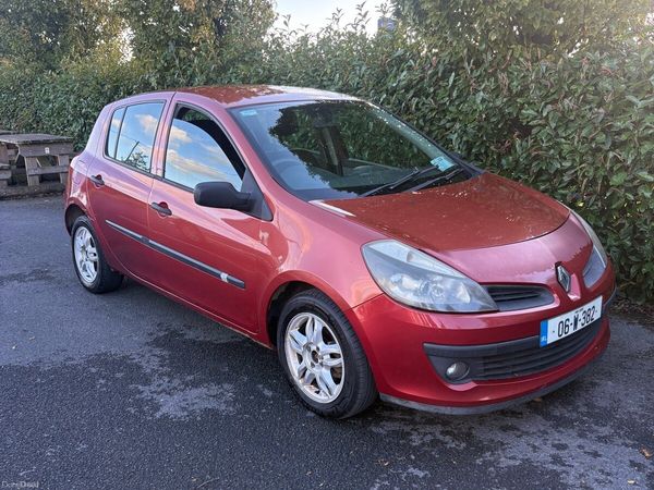 Renault Clio Hatchback, Petrol, 2006, Red