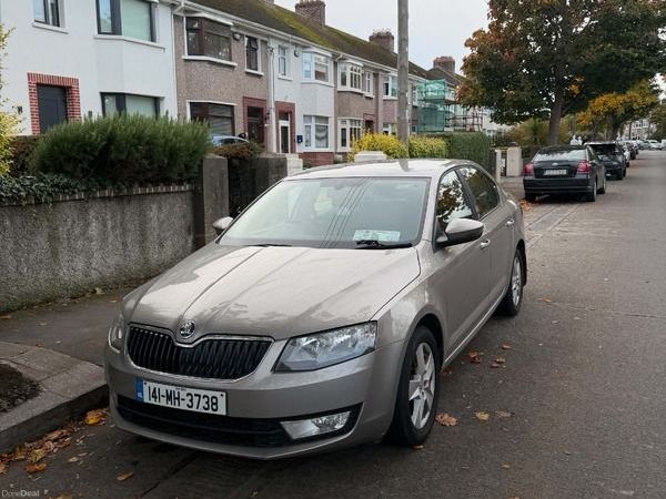 Skoda Octavia Hatchback, Diesel, 2014, Beige