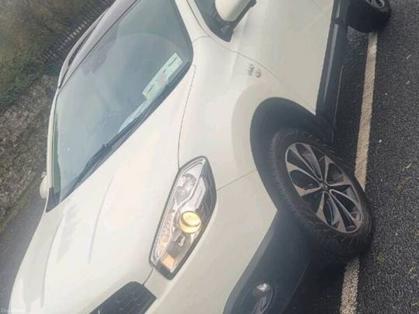 Nissan Qashqai Hatchback, Diesel, 2012, White
