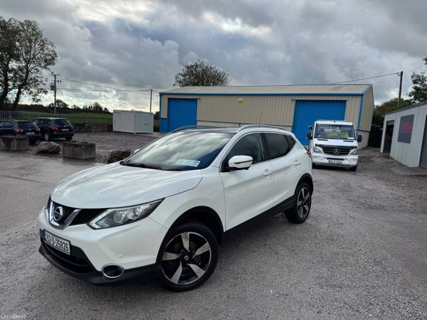 Nissan Qashqai Hatchback, Petrol, 2015, White