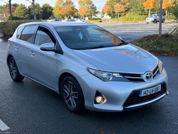 Toyota Auris Hatchback, Diesel, 2014, Silver