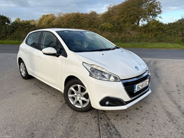 Peugeot 208 Hatchback, Petrol, 2016, White