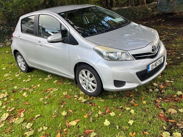 Toyota Yaris Hatchback, Petrol, 2013, Silver